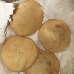 Hare pyaz ki kachori A picture of Hare pyaz ki kachori.