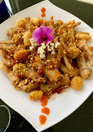 Hình của món Chân gà sốt sa tế.