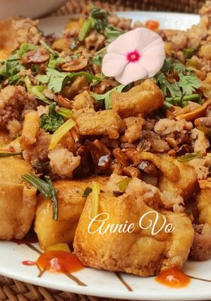 Hình của món Đậu hũ sốt thịt xay tóp mỡ.