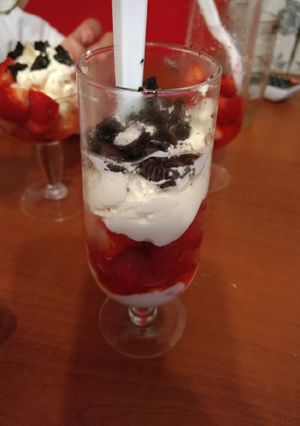 Una foto de Copa de frutilla con crema