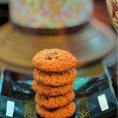 A picture of Cinnamon - Rum raisin oatmeal cookies.