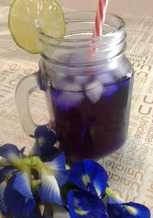 Hình của món Trà hoa đậu biếc chanh tươi.