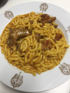 Una foto de Costillas con fideuá