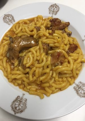 Una foto de Costillas con fideuá