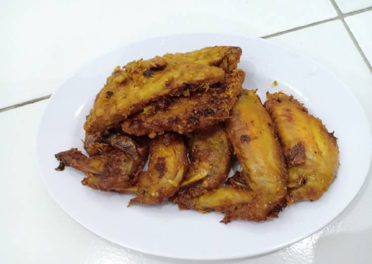 Sayap ayam + tempe goreng lengkuas