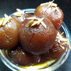 A picture of Bread Gulab jamun.