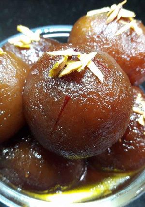 A picture of Bread Gulab jamun.