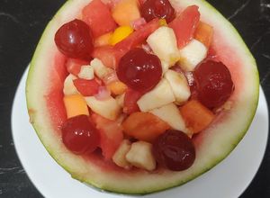 Foto de Salada de frutas na melancia