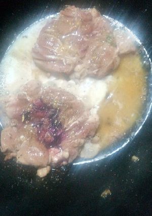 Una foto de Muslos de pollo a mi estilo!