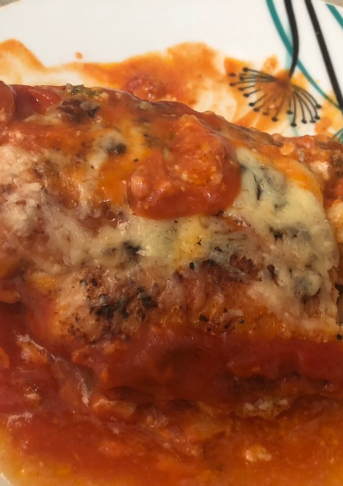 Una foto de Pechuga de pollo con jamón y queso