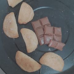 Mini chocolate pockets | chocolate filled cookies 🍪 A picture of Mini chocolate pockets | chocolate filled cookies 🍪.