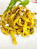 Tagliatelle con zafferano e pesto di basilico e taralli sbriciolati tutto homemade