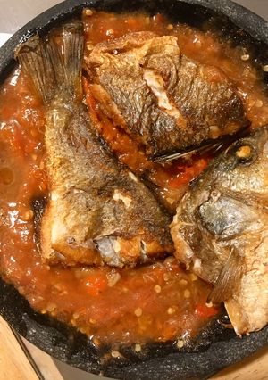 Foto resep Ikan goreng sambal terasi tomat