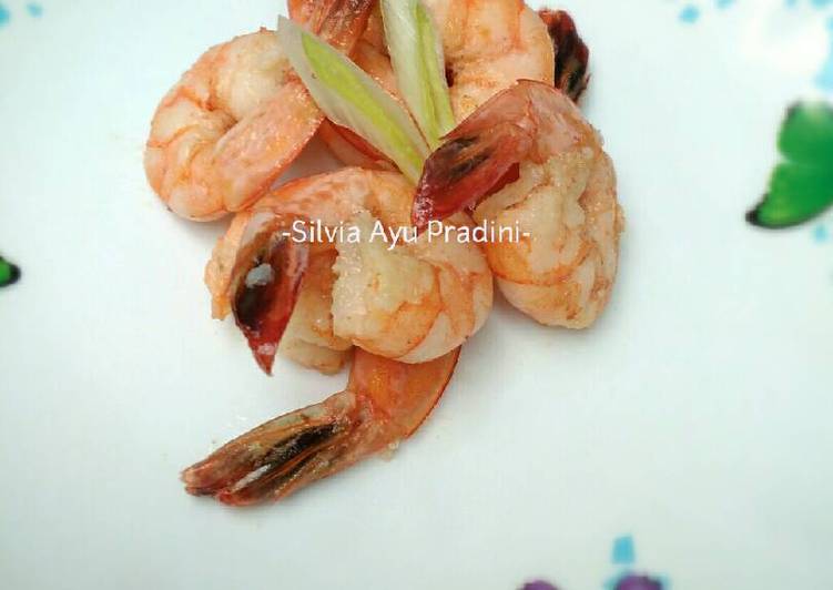Langkah Mudah untuk Membuat Garlic Prawn (Udang goreng bawang putih), Enak