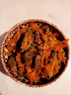 Фото Куриная печень тушёная с луком и морковью 🔥.