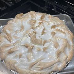 A picture of Lemon Meringue Pie.