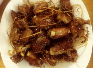 Hình của món Sườn non rang muối.
