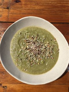 Una foto de Crema fría de verduras