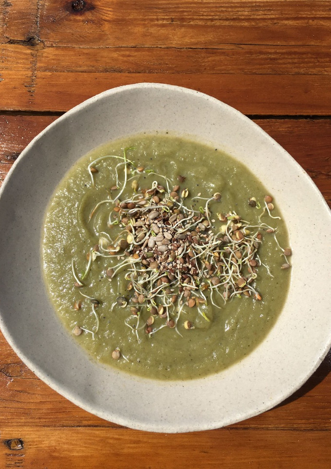 Una foto de Crema fría de verduras