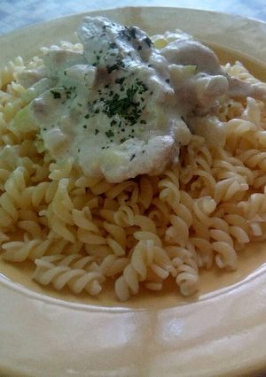 Cukkinis tejszínes csirkemell recept fotója
