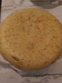 Una foto de Tortilla de patatas esponjosa sin cebolla