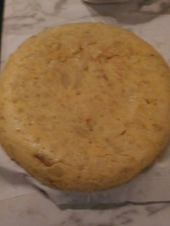 Una foto de Tortilla de patatas esponjosa sin cebolla