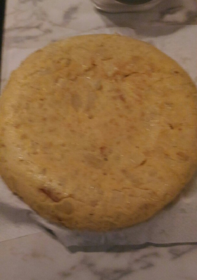 Una foto de Tortilla de patatas esponjosa sin cebolla