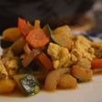 Wok de verduras con pollo al curry