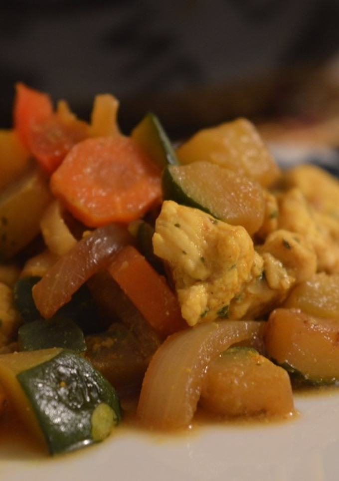 Una foto de Wok de verduras con pollo al curry