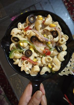A picture of Baked white macaroni.