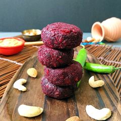 A picture of Baked Nutty Beetroot Tikkis.