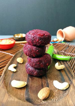 A picture of Baked Nutty Beetroot Tikkis.