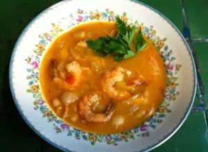 Una foto de SOPA DE PESCADO 🐟 CON ALUBIAS (FABES)