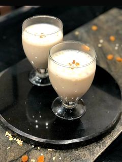 ओट्स एंड नट्स स्मूदी (Oats and nuts smoothie recipe in hindi) रेसिपी मुख्य फोटो