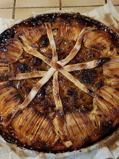 Una foto de Tarta de albaricoque, manzana y mirabel