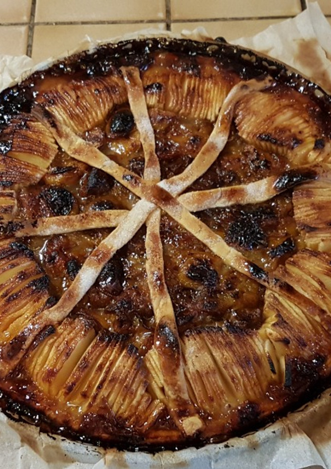 Una foto de Tarta de albaricoque, manzana y mirabel
