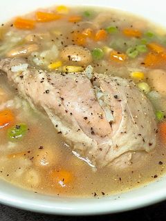 Hình của món Cháo Gà Hầm Đậu và Rau Củ/ Chicken Risotto Slow Cooked with Beans.