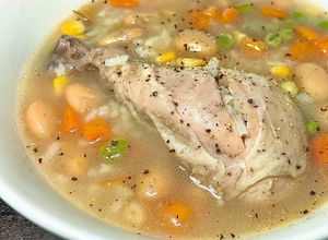 Hình của món Cháo Gà Hầm Đậu và Rau Củ/ Chicken Risotto Slow Cooked with Beans.