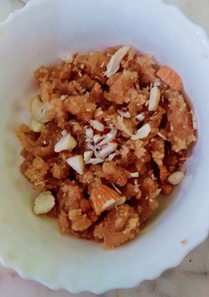 क्रिसमस स्पेशल आटे का हलवा(Christmas Special halwa recipe in Hindi) रेसिपी मुख्य फोटो