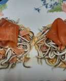 Aperitivo de salmón y gulas