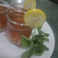A picture of Green tea with lemon.