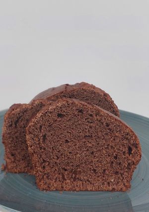 Una foto de Budín de chocolate sin manteca y sin aceite 🍫☕️🍪🥮