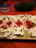 Carpaccio de pepino con atún y perlas de soja