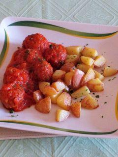 Spanyol húsgolyók (albondigas) paradicsommártásban recept fotója