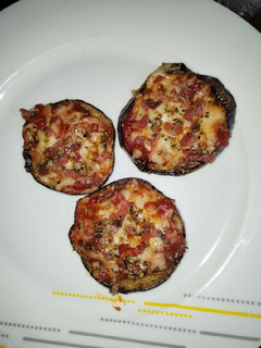 Una foto de Minipizzas de berenjena