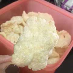 A picture of KERUPUK Nasi Home Made (no bleng 😍) yes kriuk!.