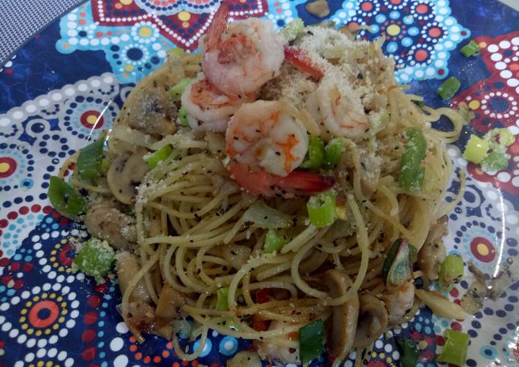 Langkah Mudah untuk Menyiapkan Shrimp Spaghetti Aglio Olio, Enak Banget