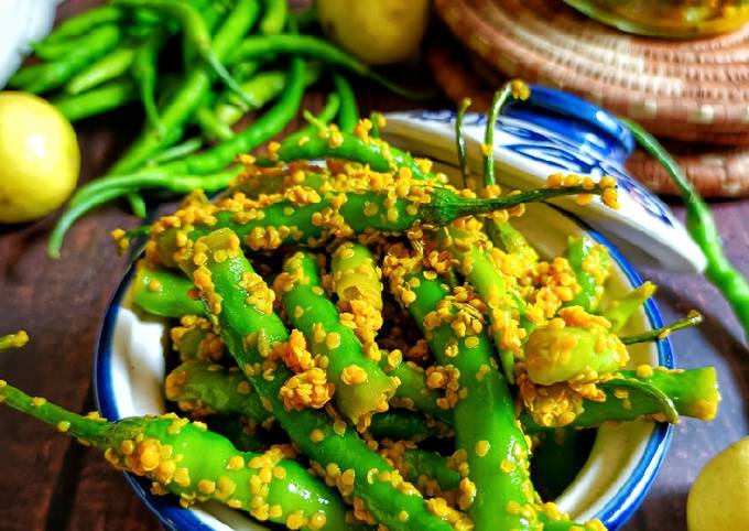 Instant Green Chilli Pickle / Gujarati Raita Marcha