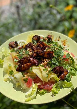 Une photo de Une version de salade thaï