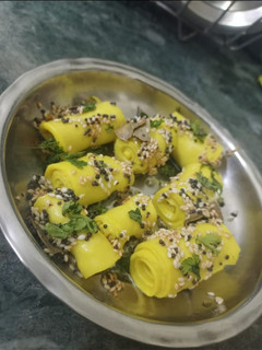 ખાંડવી (Khandvi Recipe In Gujarati) રેસીપી મુખ્ય ફોટો